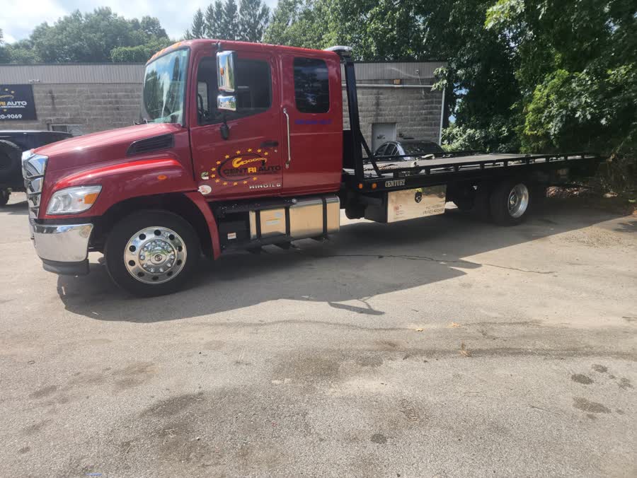 Red Hino flatbed with the bed empty, side view