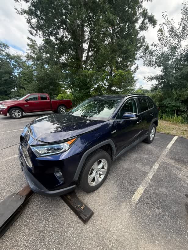Dark blue SUV loaded on the flatbed